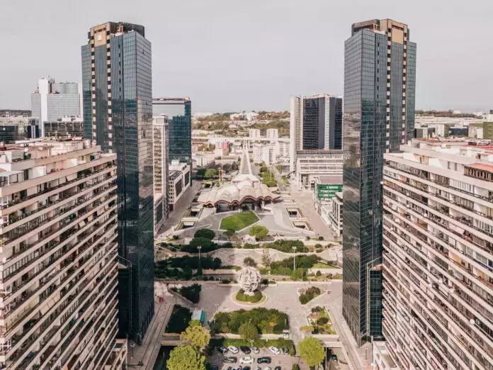 Innovazione Architettonica per la Stazione del Centro Direzionale di Napoli