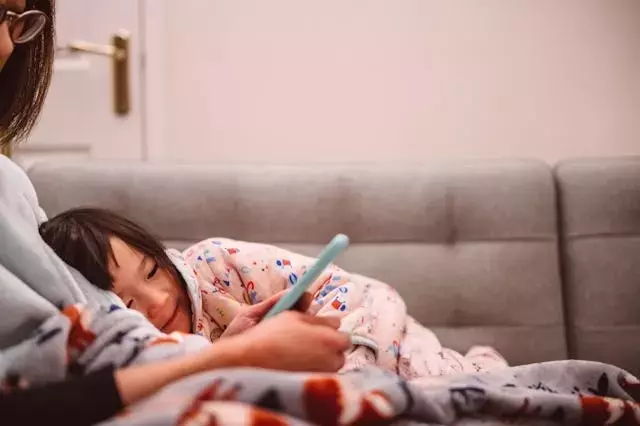 The Peril of AI-Generated Bedtime Stories: Preserving Authentic Parental Connection