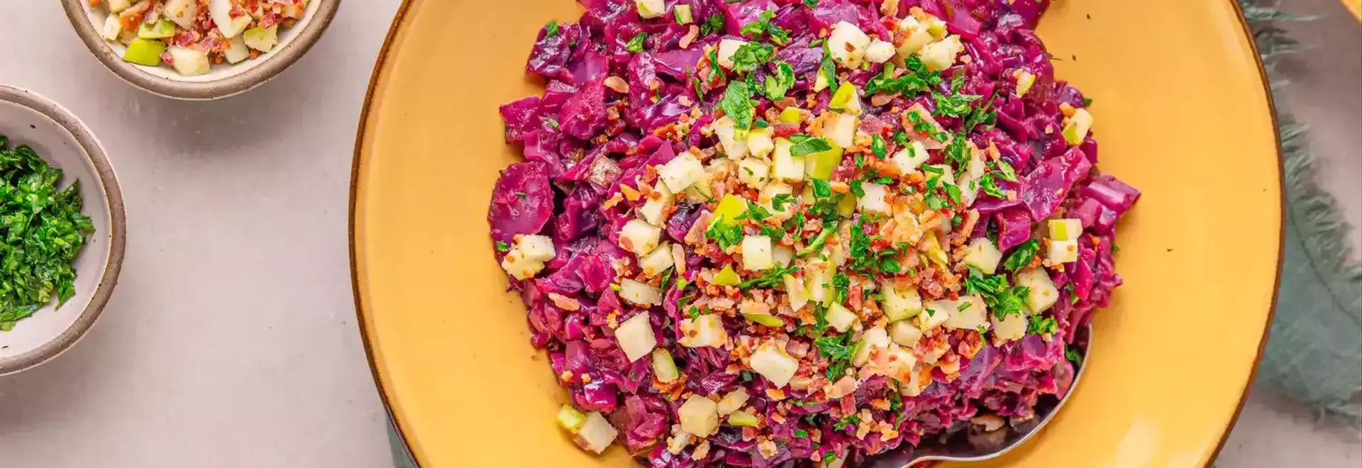 Flavorful Braised Red Cabbage with Apples and Bacon: A Culinary Exploration