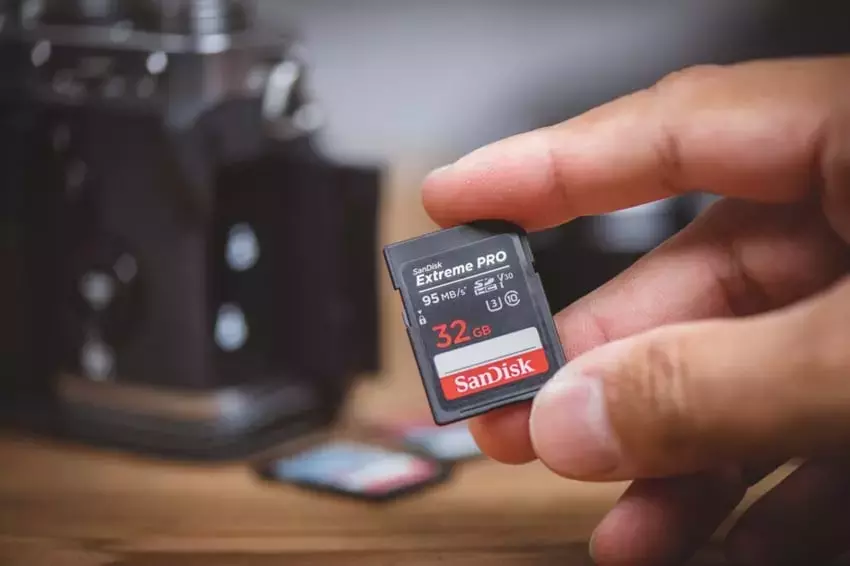 SanDisk Soars as Nasdaq-100 Inclusion Looms and Bullish Momentum Builds