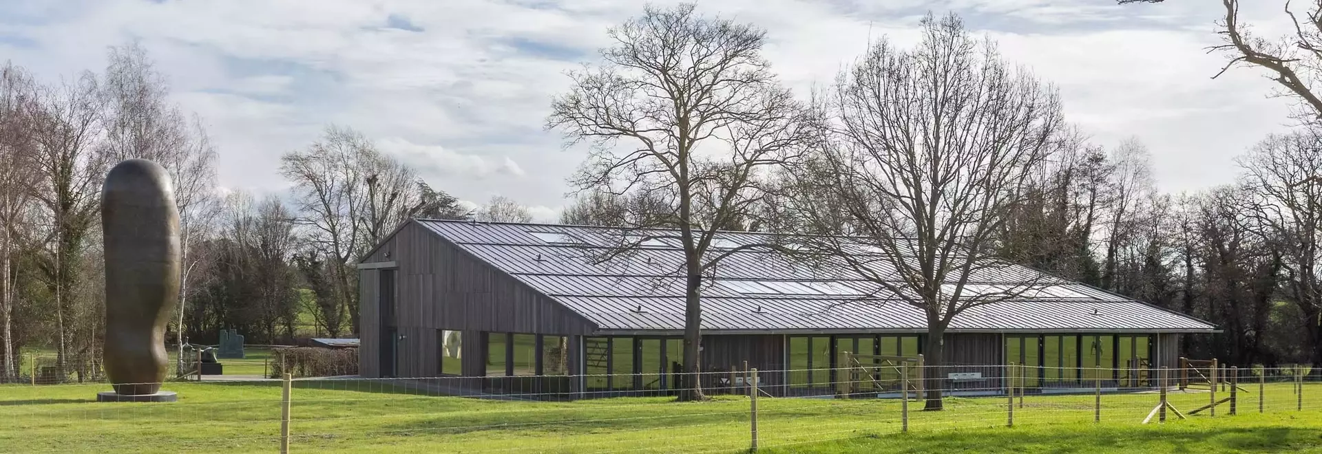 Il "Sheep Field Barn": Un Nuovo Ecosostenibile Spazio Espositivo per Henry Moore