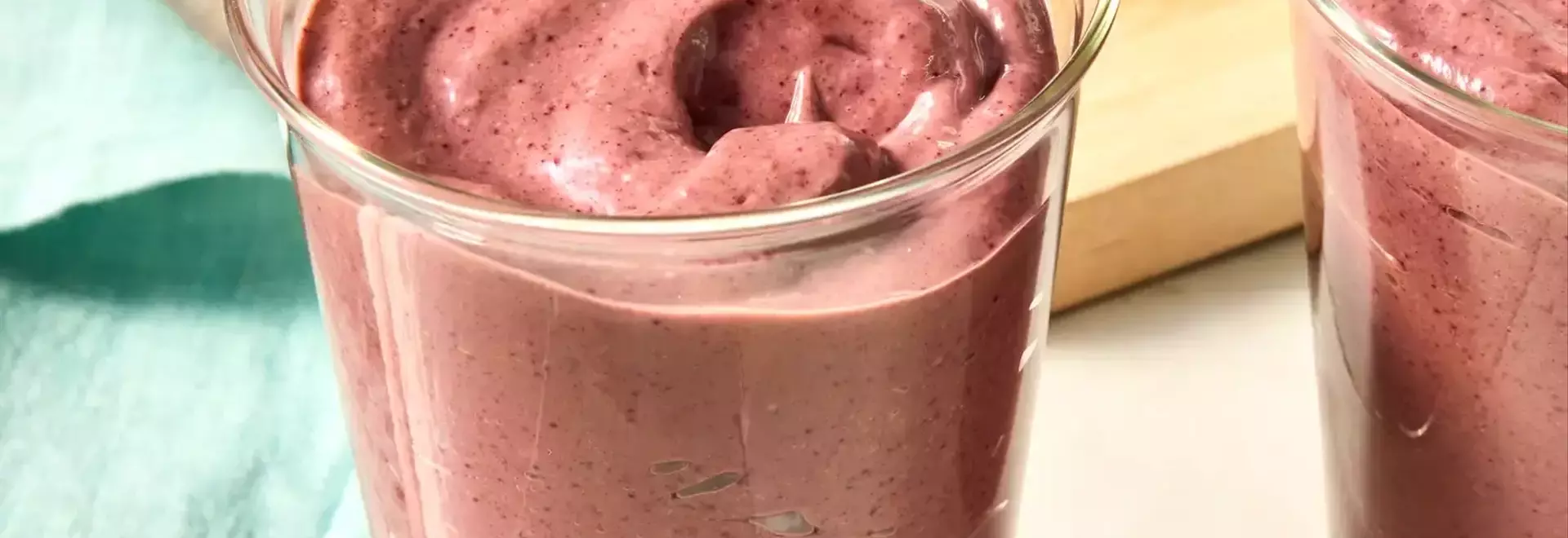 Berry, Avocado, and Spinach Smoothie: A High-Fiber Breakfast