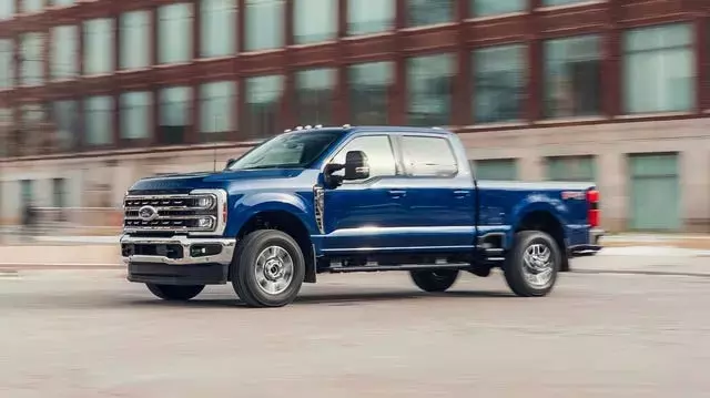 2026 Ford F-250 Super Duty Lariat: The "Godzilla" V-8 Roars