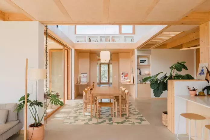 Casa al Pradet: Armonia tra Tradizione e Innovazione nel Paesaggio dell'Alt Empordà