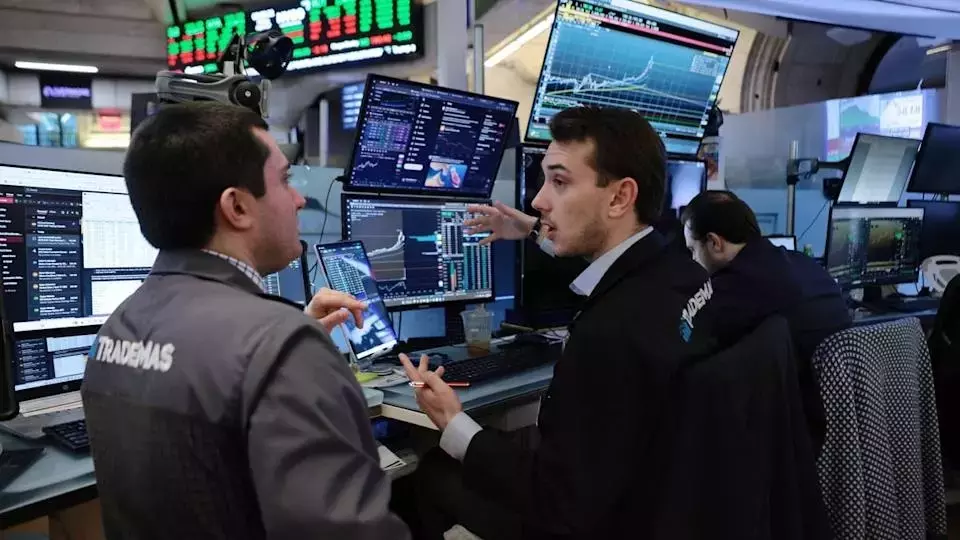 Oil Market Reassessment: Wall Street Shifts Focus from Energy Stocks