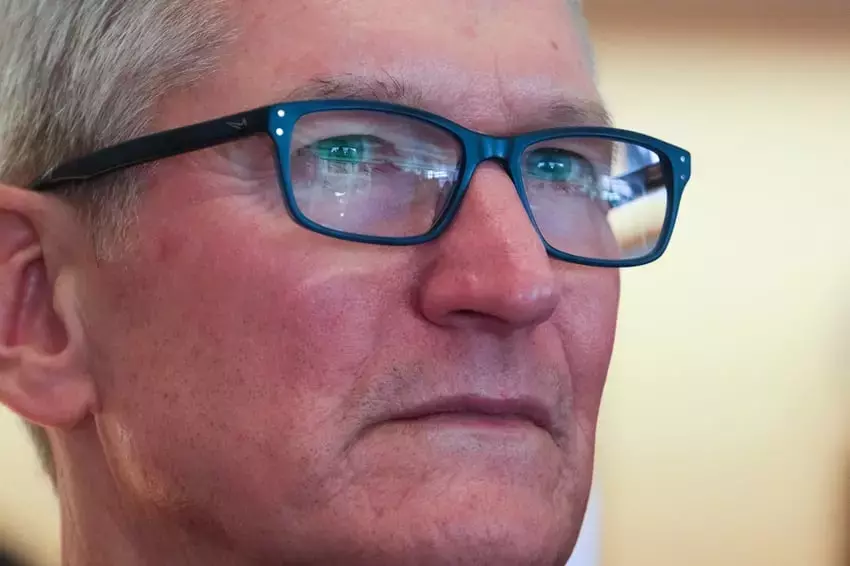 Apple's Leadership Transition: John Ternus Replaces Tim Cook as CEO Amidst AI Push