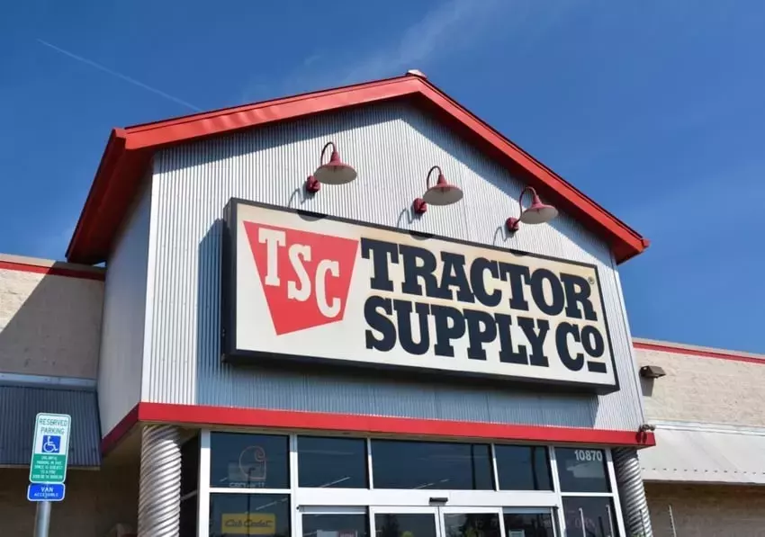 Tractor Supply Co. Stock Under Pressure Amidst Market Downturn and Q1 Performance Miss