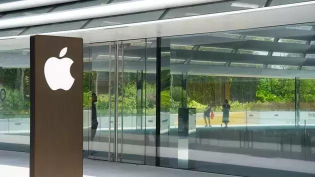 Apple's Strategic Advantage in a Shifting Tech Market