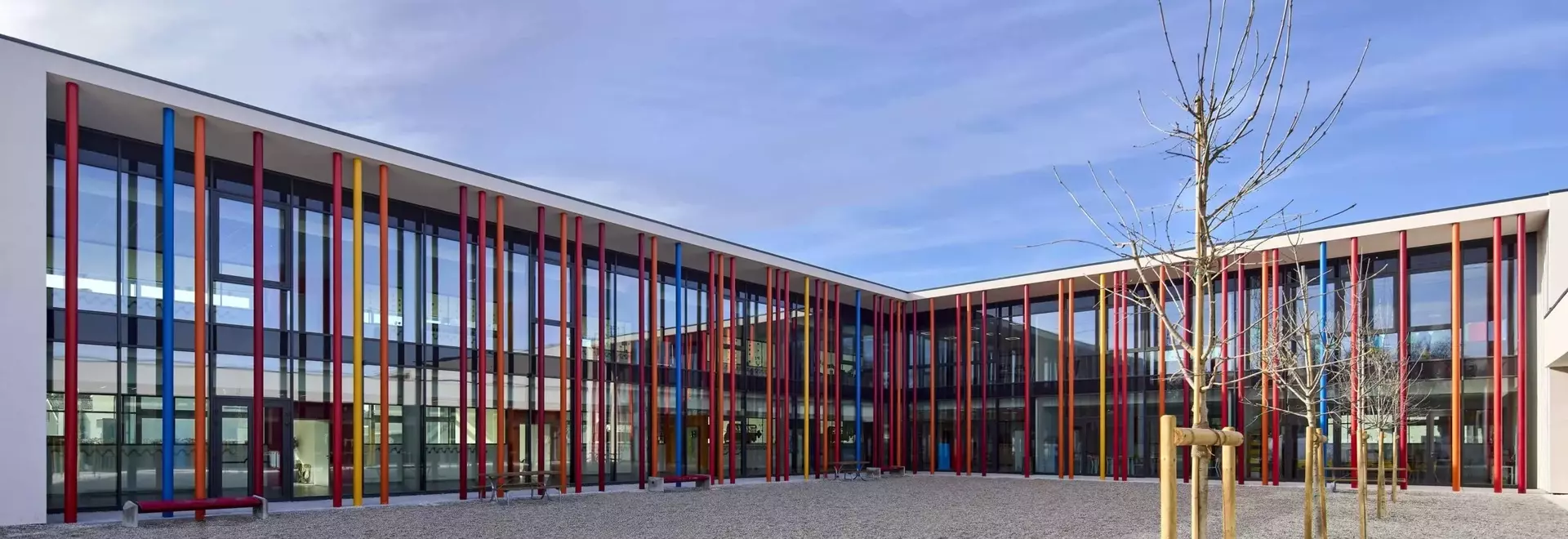 Innovazione e Design: Pavimenti Tecnici Isoplam per la Scuola Primaria G. Marconi