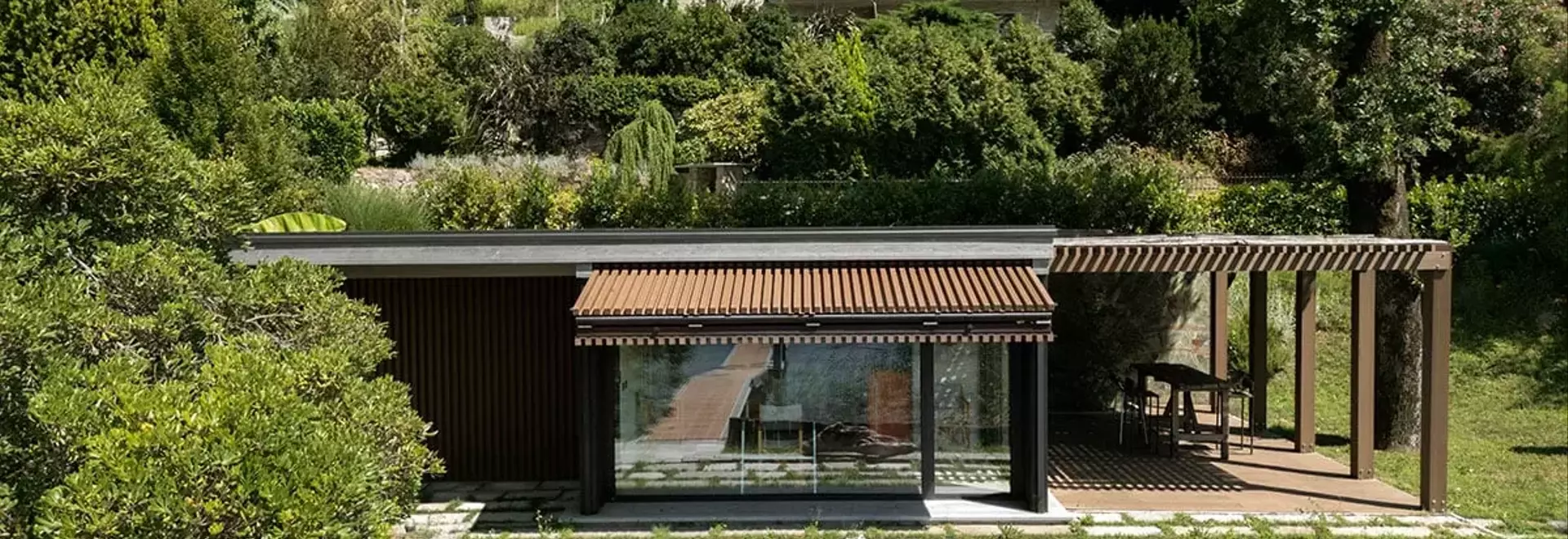 Armonia Lacustre: L'Architettura Rimodellata sul Lago Maggiore