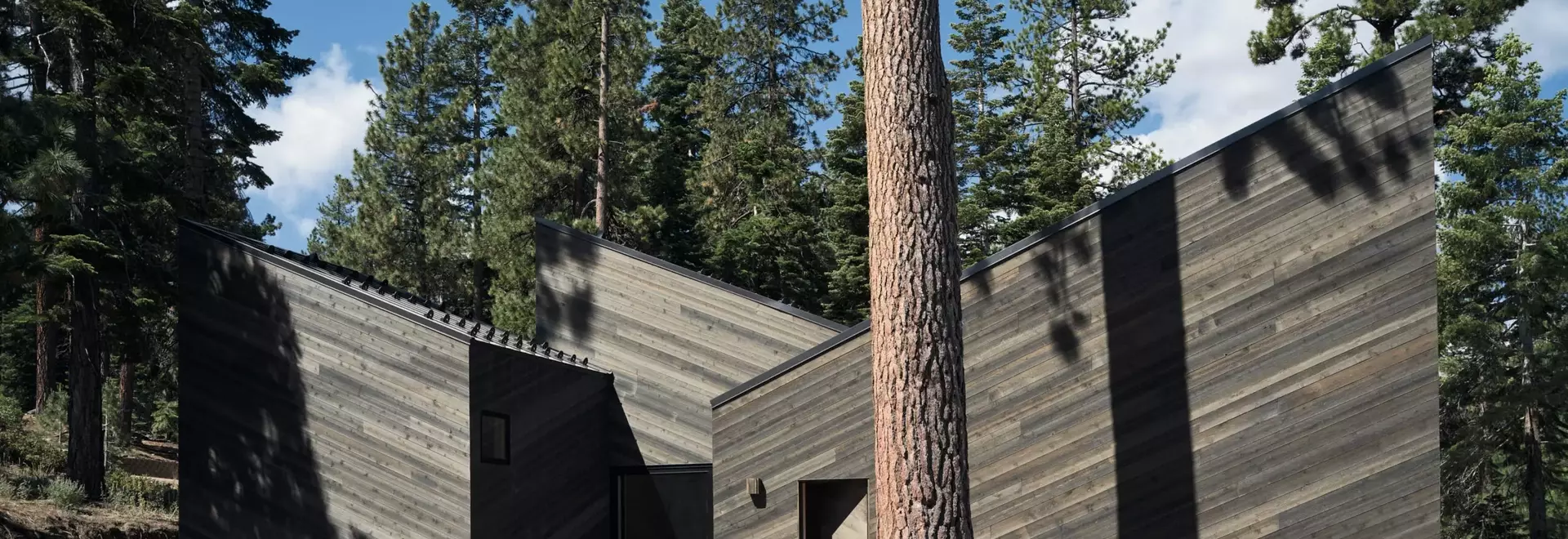 La Staggered Cabin: Armonia Architettonica tra Innovazione e Natura nel Lake Tahoe