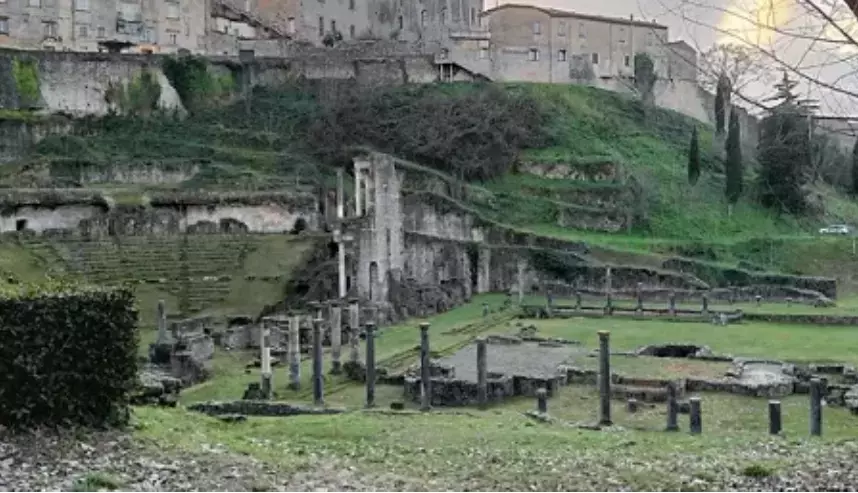 Volterra: Ecomuseo dell'Alabastro, Un Viaggio Millenario nell'Arte e nell'Economia