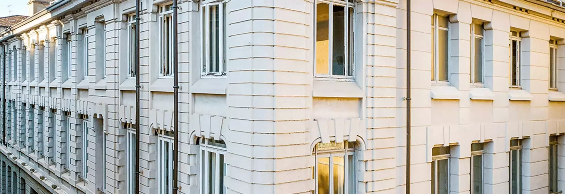 Trasformazione di un Edificio Storico Milanese in Hotel di Lusso con Laterlite e Ruregold