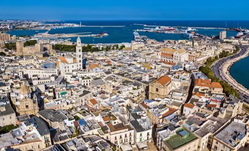 Bari: L'Impatto del Turismo e la Crisi Abitativa