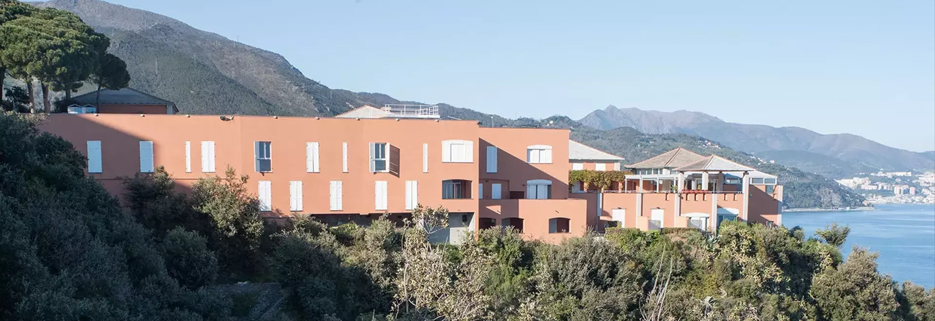 Il Fascino Moderno della Pineta di Arenzano: Un Weekend all'Insegna dell'Architettura