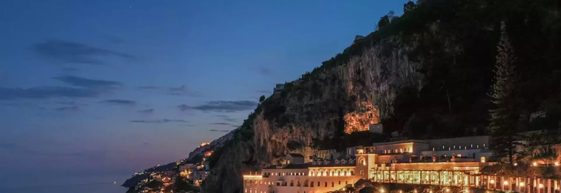 La Dolce Riviera: L'Eleganza Silenziosa del Lusso nel Chiostro di Amalfi