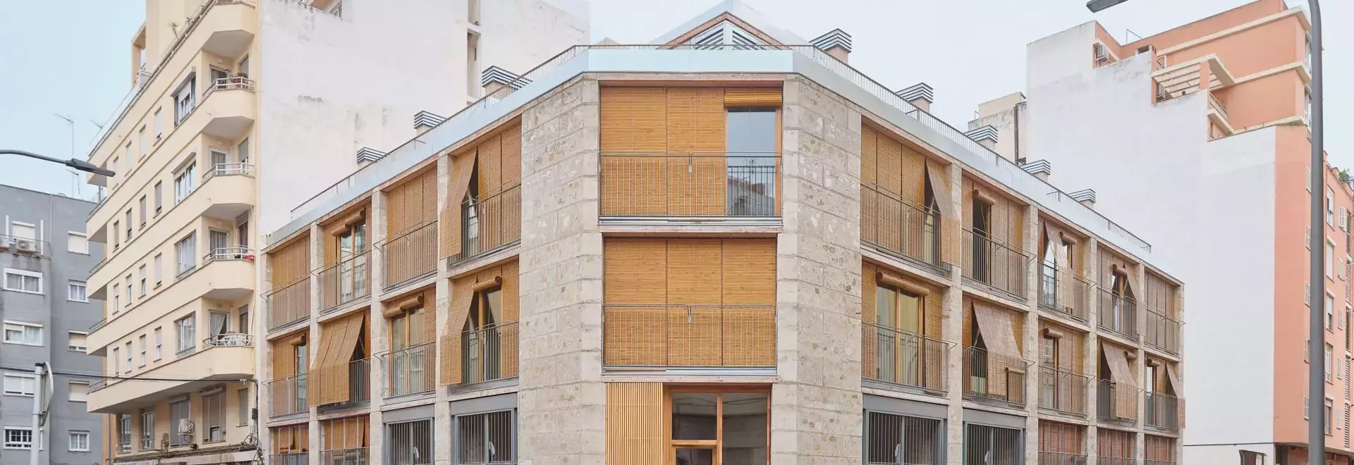Habitatges Socials 2104: Un Approccio Innovativo al Riuso in Architettura
