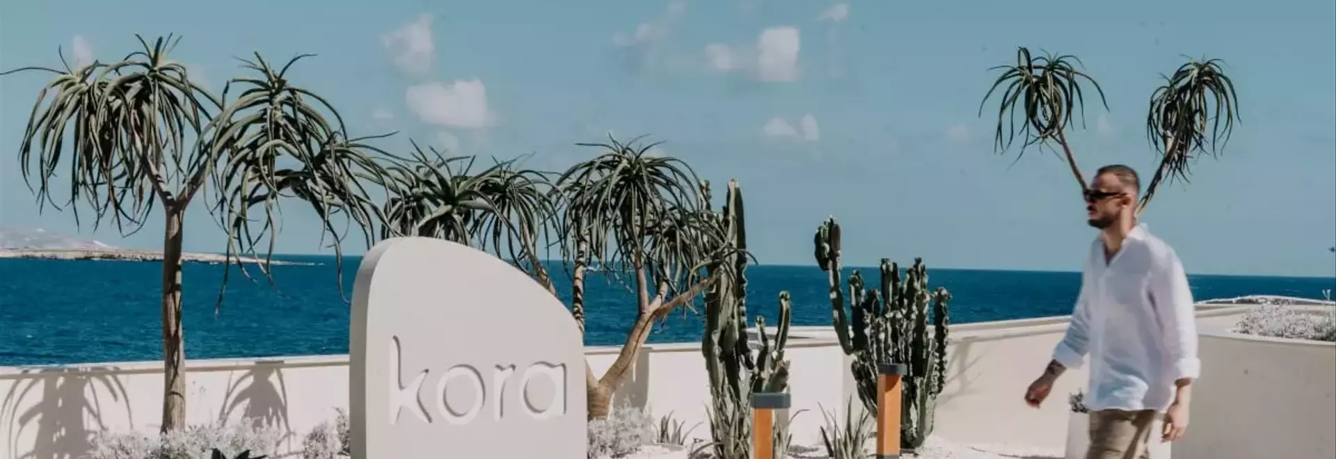 KORA, Malta: L'Armonia Architettonica con il Paesaggio Mediterraneo