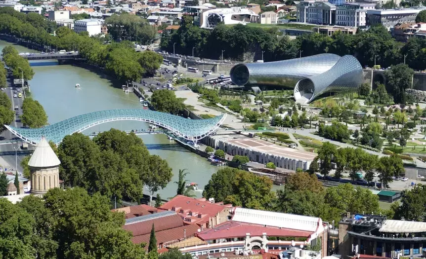 Il Destino dei Volumi di Fuksas a Tbilisi: Un Dibattito sull'Architettura e la Memoria Urbana