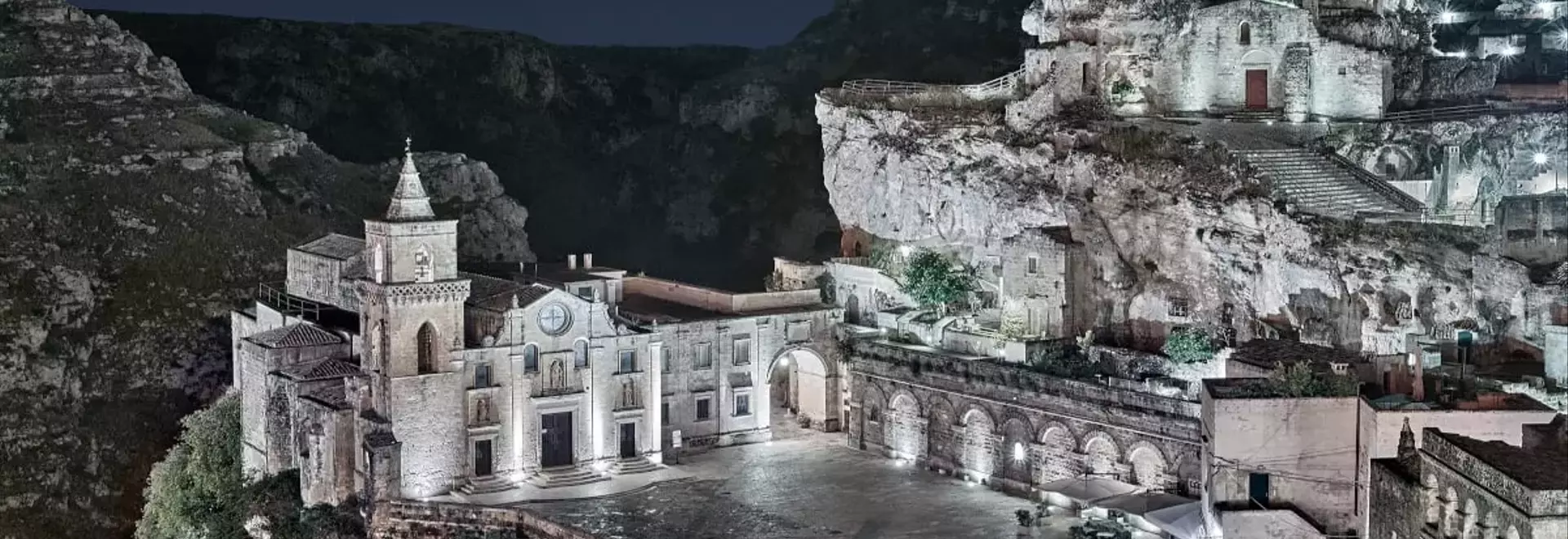 La Notte: Nuova Frontiera per Esperienze Culturali tra Arte, Design e Paesaggio