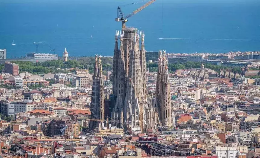 Chiara Curti: Il Mio Gaudí, un Architetto Libero e Intimamente Medievale