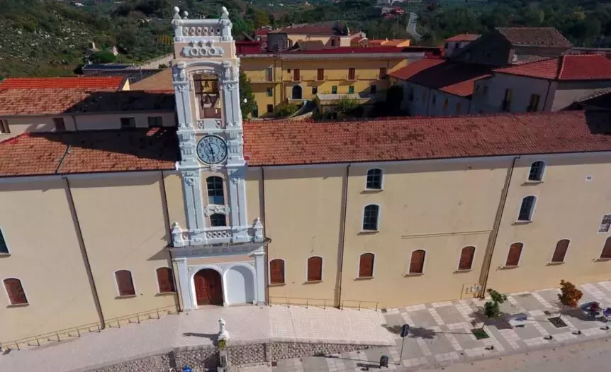 Il Convento Meridiano di Cerreto Sannita: Un'Utopia Sospesa tra Rigenerazione e Conflitto