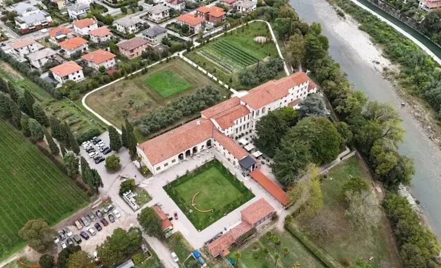 Armonia tra Comunità e Architettura: Un Approccio al Riuso Adattivo