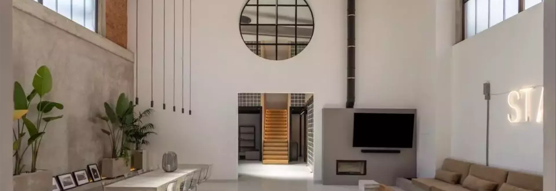 Eleganza Brutalista: Riconversione di un Oleificio in Versilia
