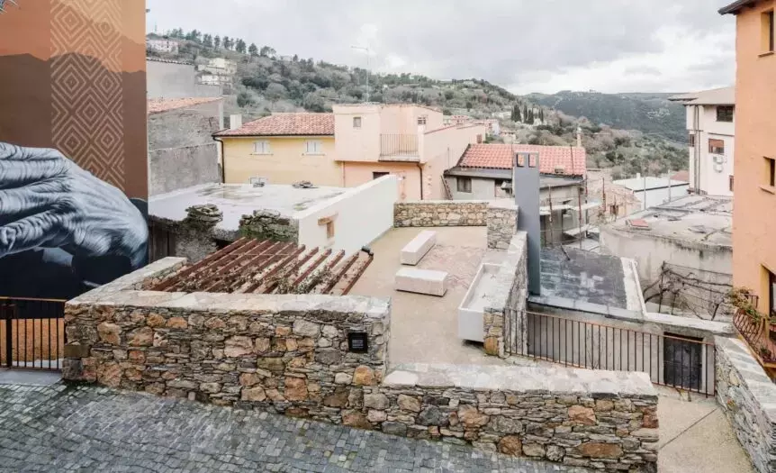 Architetture in Miniatura in Sardegna: Interventi Trasformativi e Rigenerazione Urbana
