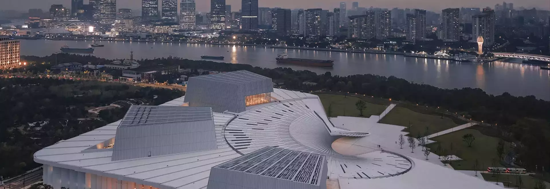 Il Nuovo Teatro dell'Opera di Shanghai: Un Capolavoro Architettonico di Snøhetta
