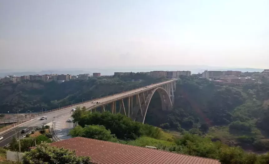 Catanzaro: Un'Identità Urbana da Riscoprire e Connettere