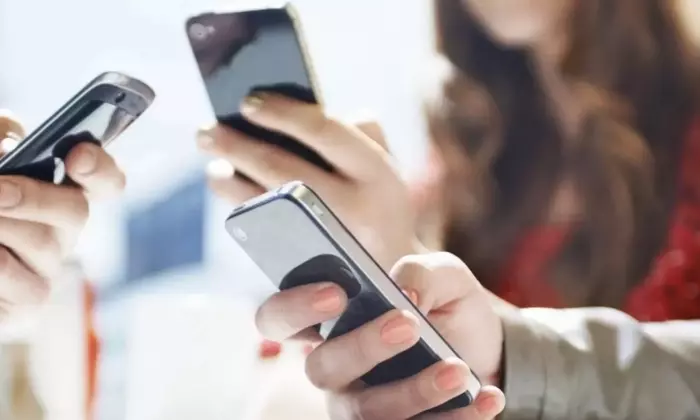 Wybór telefonu komórkowego: Przewodnik po funkcjach i aspektach technicznych