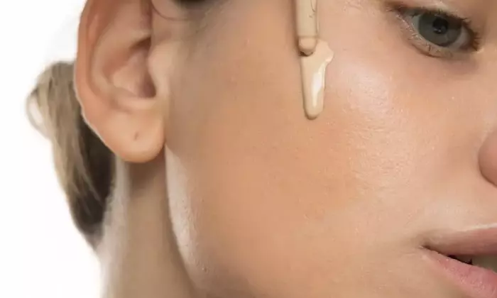 Skin Tint vs. Fondotinta: Guida Completa alla Scelta del Prodotto Ideale per il Tuo Incarnato