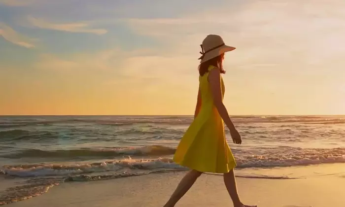 La Camminata Silenziosa: Un Rivoluzionario Segreto Antistress per le Donne Oltre i 40 Anni