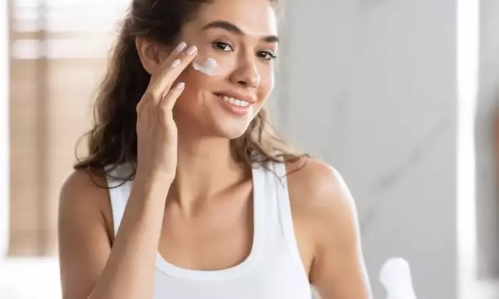 Vitamina C e Acido Ialuronico: L'Ordine Corretto per una Pelle Luminosa