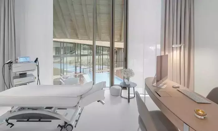 Your Guide to Longevity Clinics: A Realistic Look at the Business of Living Longer