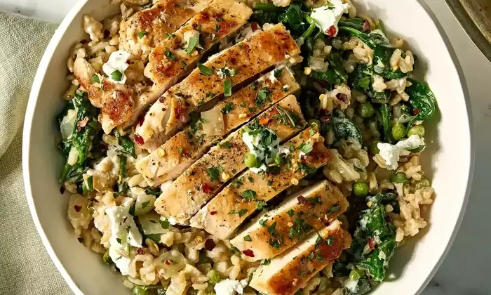 Creamy Lemon Chicken Skillet with Spinach & Peas: A Wholesome One-Pan Meal