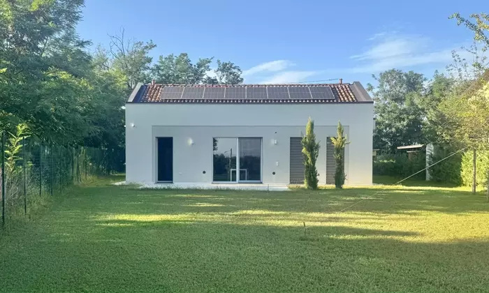 Hörmann LPU 42: L'Eleganza Funzionale per Residenze Moderne