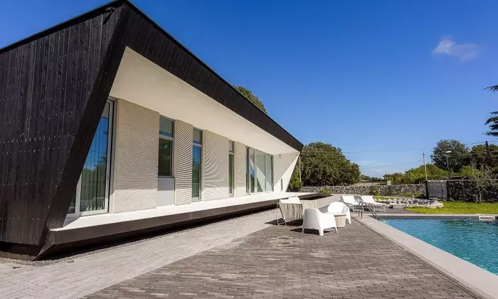 Eccellenza Architettonica a Valverde: L'Involucro Röfix Ridefinisce il Comfort Etneo