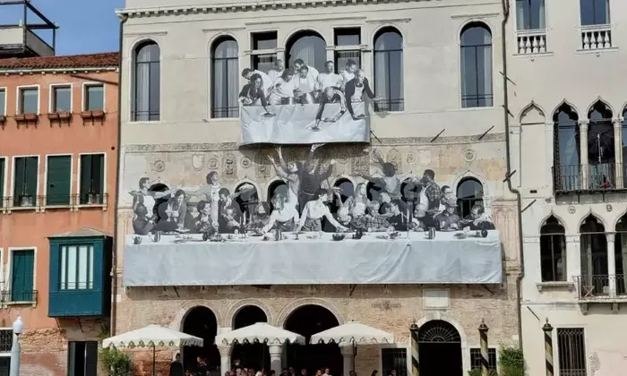 Venezia: Ecosistema di Installazioni Temporanee alla Biennale