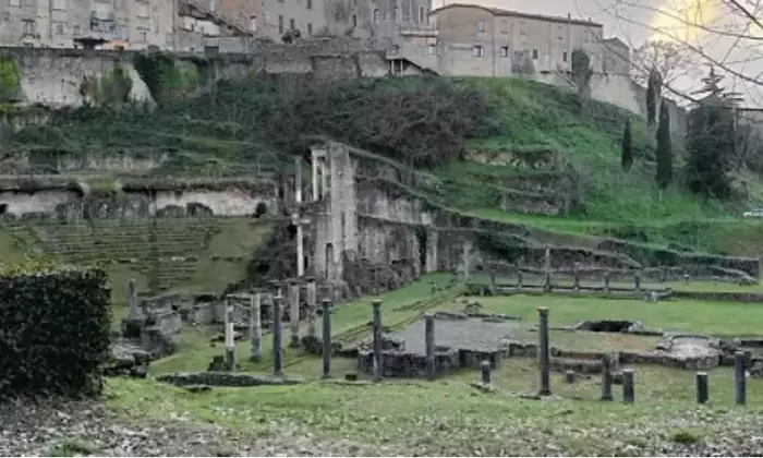 Volterra: Ecomuseo dell'Alabastro, Un Viaggio Millenario nell'Arte e nell'Economia