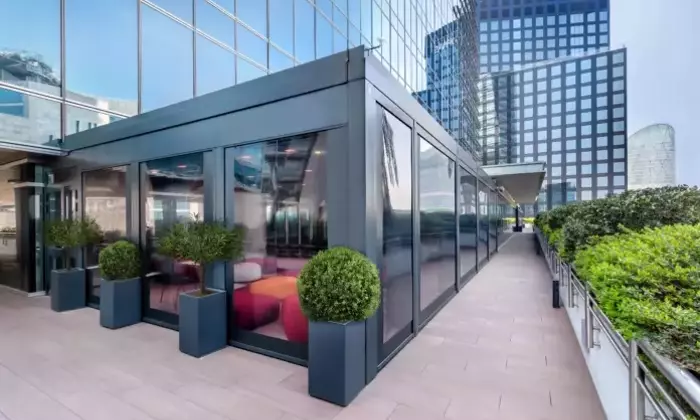 Innovazione e Comfort: Gli Spazi Esterni di Intesa Sanpaolo a Milano