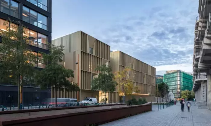 Il Complesso Scolastico Sophie Germain: Un Modello di Architettura Educativa Integrata a Pantin