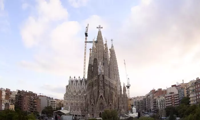 La Sagrada Família Raggiunge Nuove Altezze ma il Suo Compleanno È Ancor Lontano
