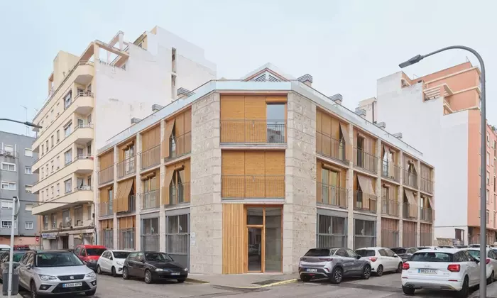 Habitatges Socials 2104: Un Approccio Innovativo al Riuso in Architettura
