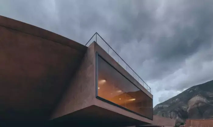 Cantina Damiyong: Armonia Architettonica nel Paesaggio Tibetano