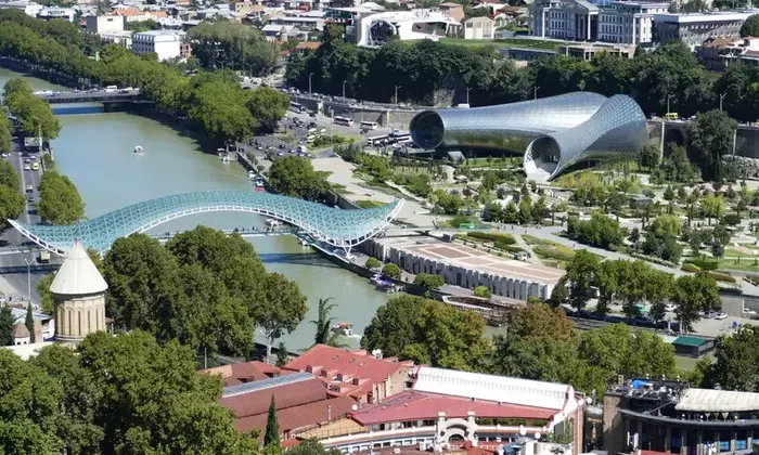 Il Destino dei Volumi di Fuksas a Tbilisi: Un Dibattito sull'Architettura e la Memoria Urbana