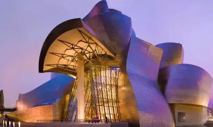 Il Guggenheim di Bilbao: quando l'architettura cambia il destino di una città