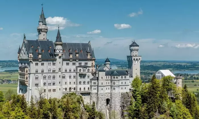 Il Castello di Neuschwanstein: Un Sogno Architettonico e Culturale tra le Alpi Bavaresi