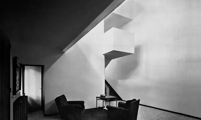 La Casa La Roche di Le Corbusier a Parigi ospita l'arte di Katinka Bock: un dialogo tra modernità e natura
